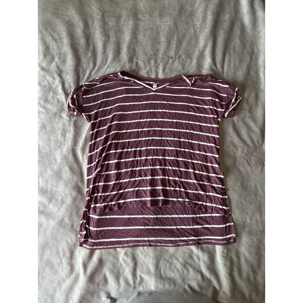 Zenana Premium Womens 1X Purple Striped V-Neck High Low Hem Short Sleeve Top